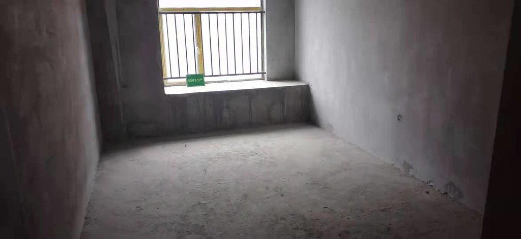 蓝天新城，毛坯，三房两卫，中高楼层，诚心出售，看房方便