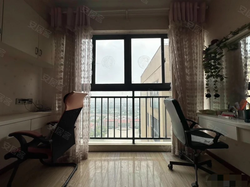 380，降价了，捡漏，翰林公馆，精装4房2厅2卫，单价3846，老证，诚心出售