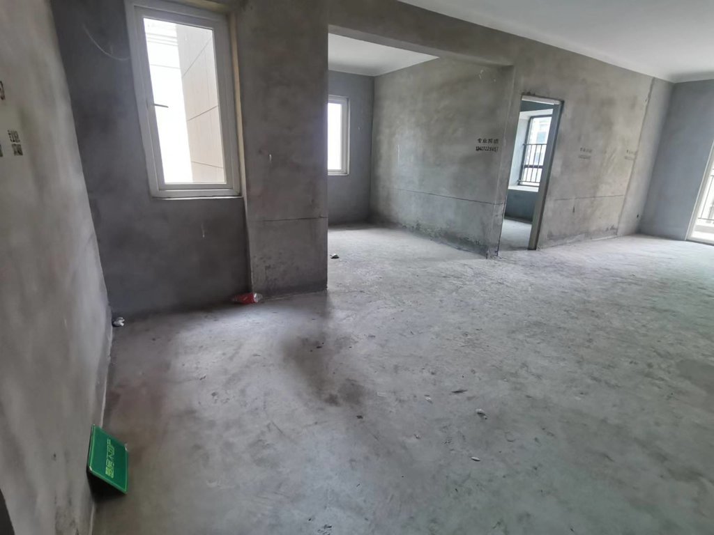 新二中二小旁森林国际城毛坯大三房电梯高层采光视野好