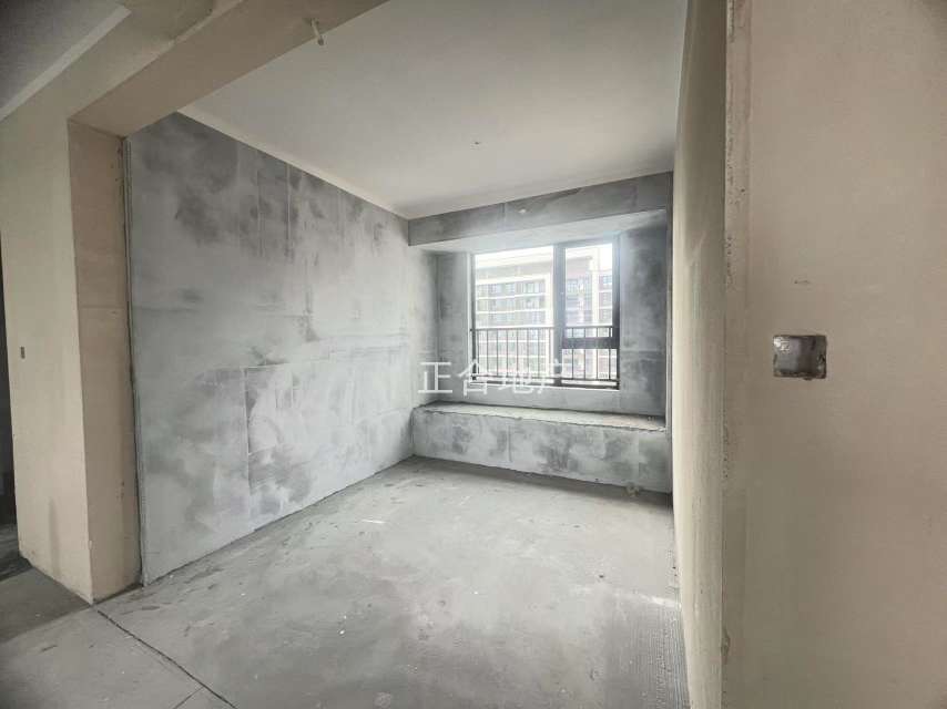 城南，吾悦，119平边户，送车位，电梯好楼层，采光视野宽阔，业主诚心出售，