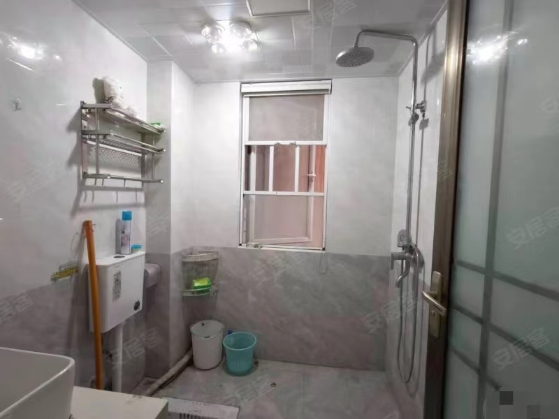 239，急售，城南新街，电梯15楼，好楼层，精装两房，老证，户型方正