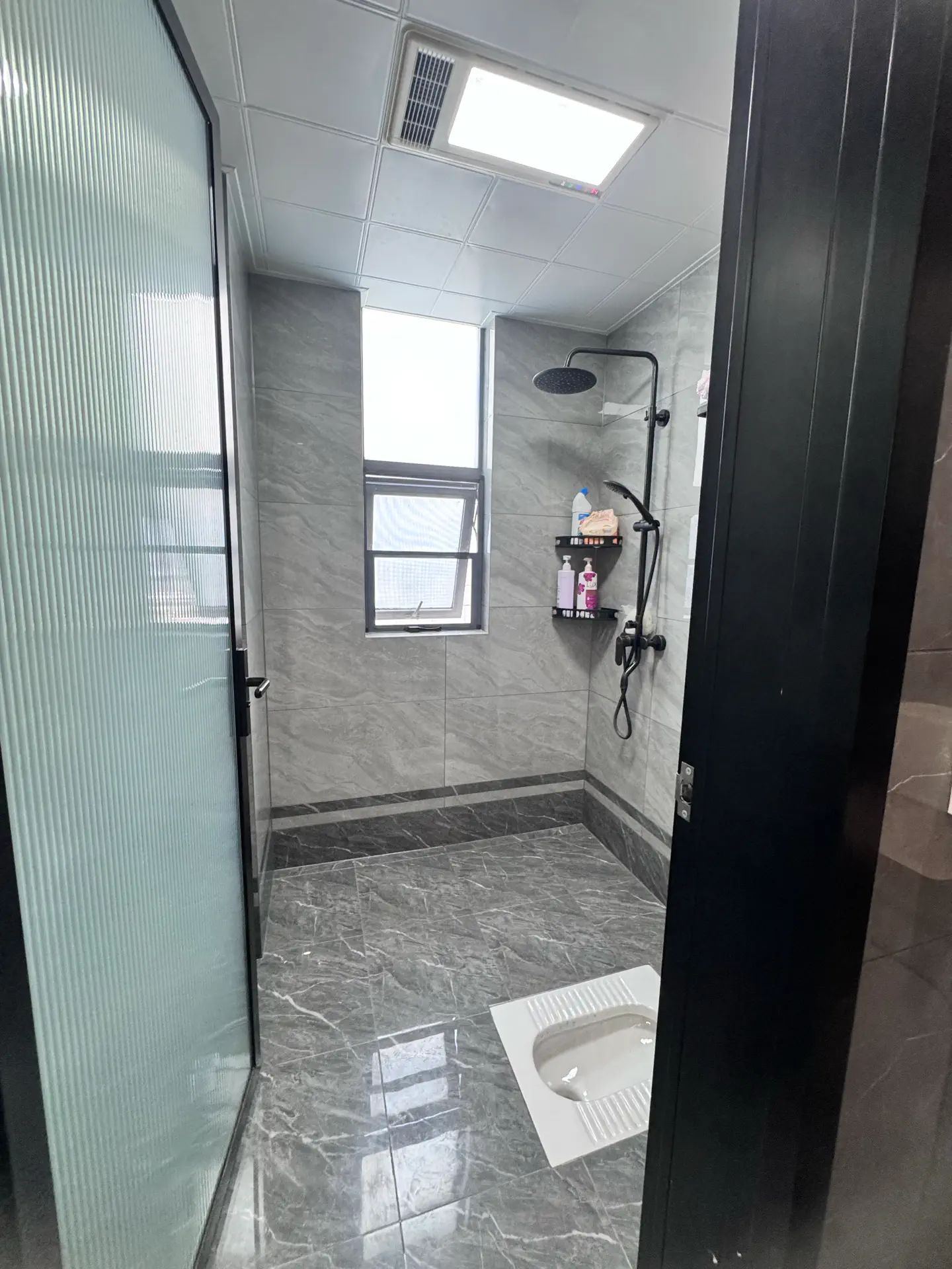 降价了，亏本出售，城南，元泰未来城C区，9.9成新，边户，精装三房两卫，诚心出售