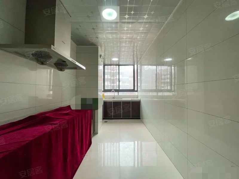 330，仙桃新妇幼旁，金域城邦，精装4房，单价3600，电梯小高层，捡漏