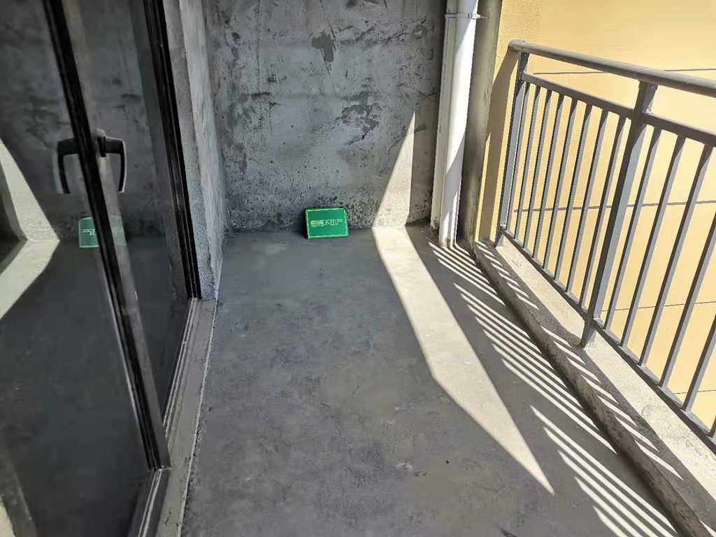 滨江满庭春毛坯大三房江景房南北双阳台房主诚意出售