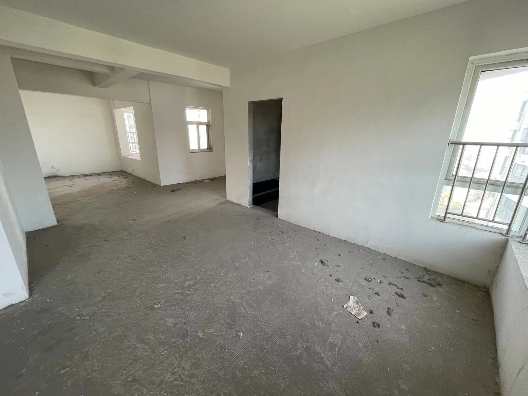 福星城户型通透大阳台毛坯大四房视野好老证