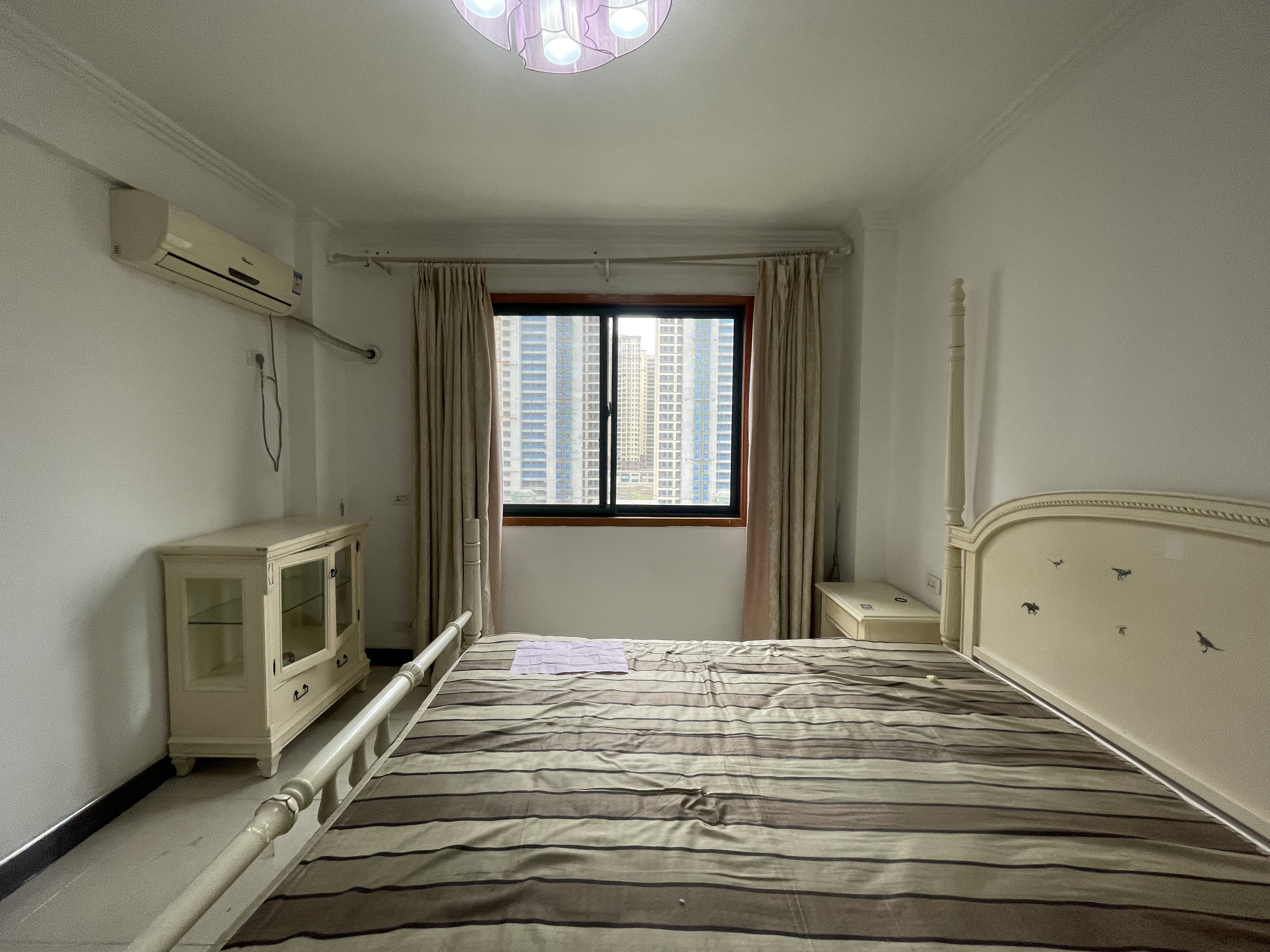 一品苑，电梯2房，提包入住1600一月