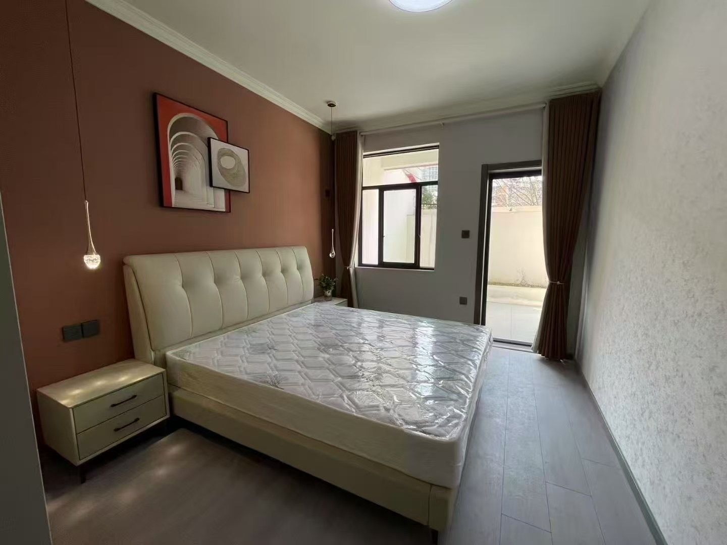 340，业主急售，三中附近，二楼，带大露台全新装修三房两厅，南北通透，拎包入住，