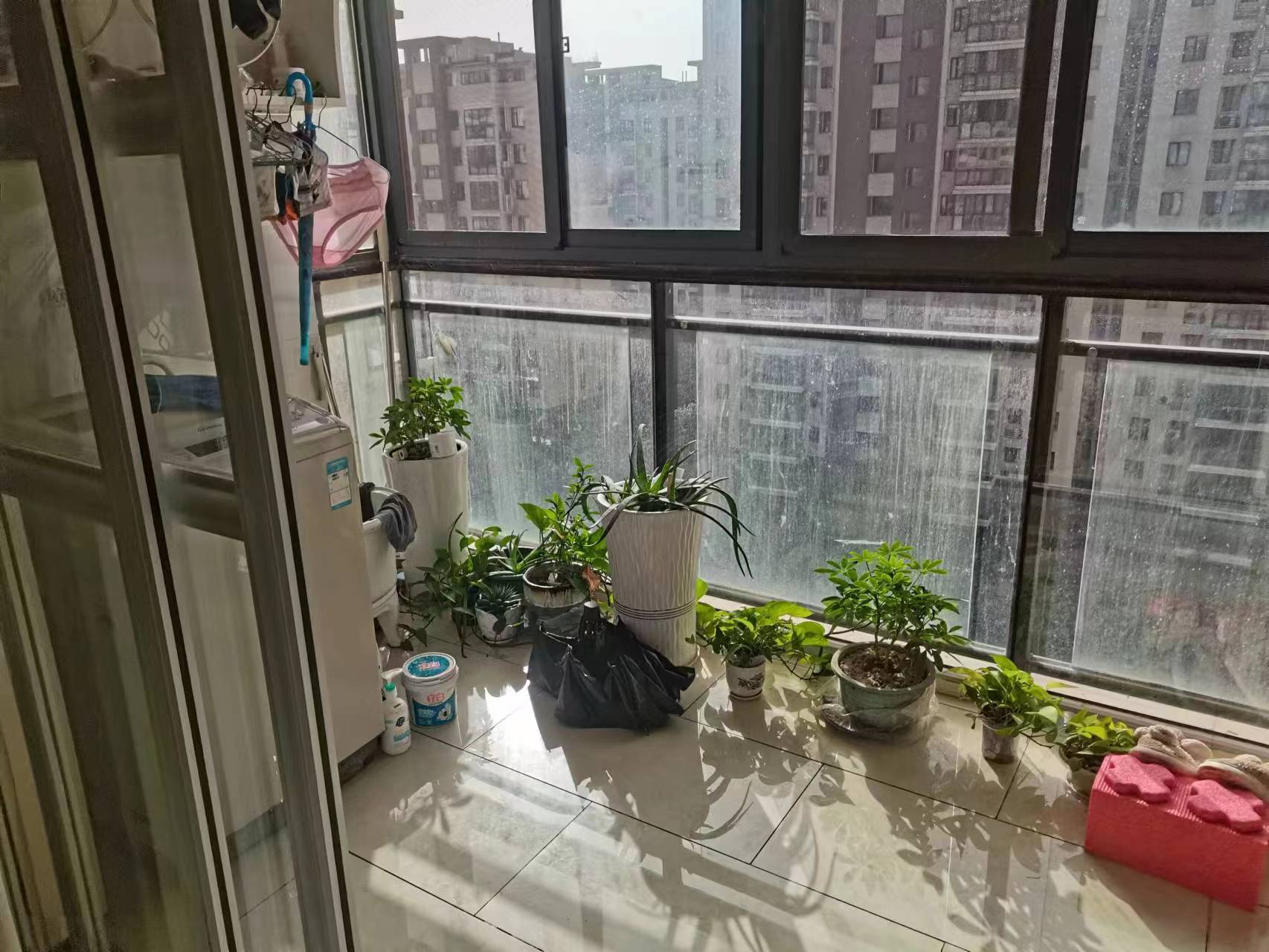 中央华府.精装三房.中间楼层.