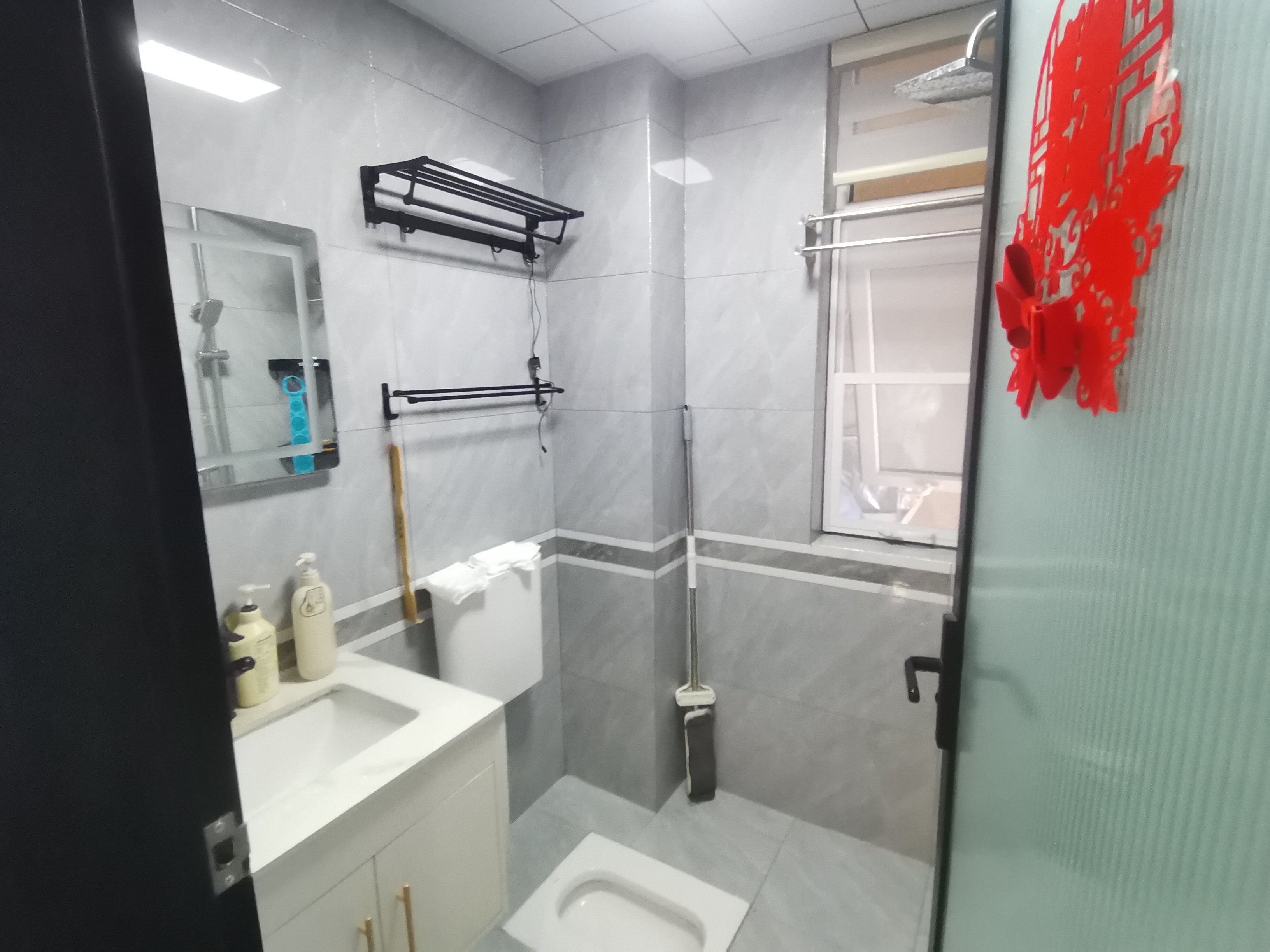 锦绣江山.精装三房两卫.小区环境好.看房方便