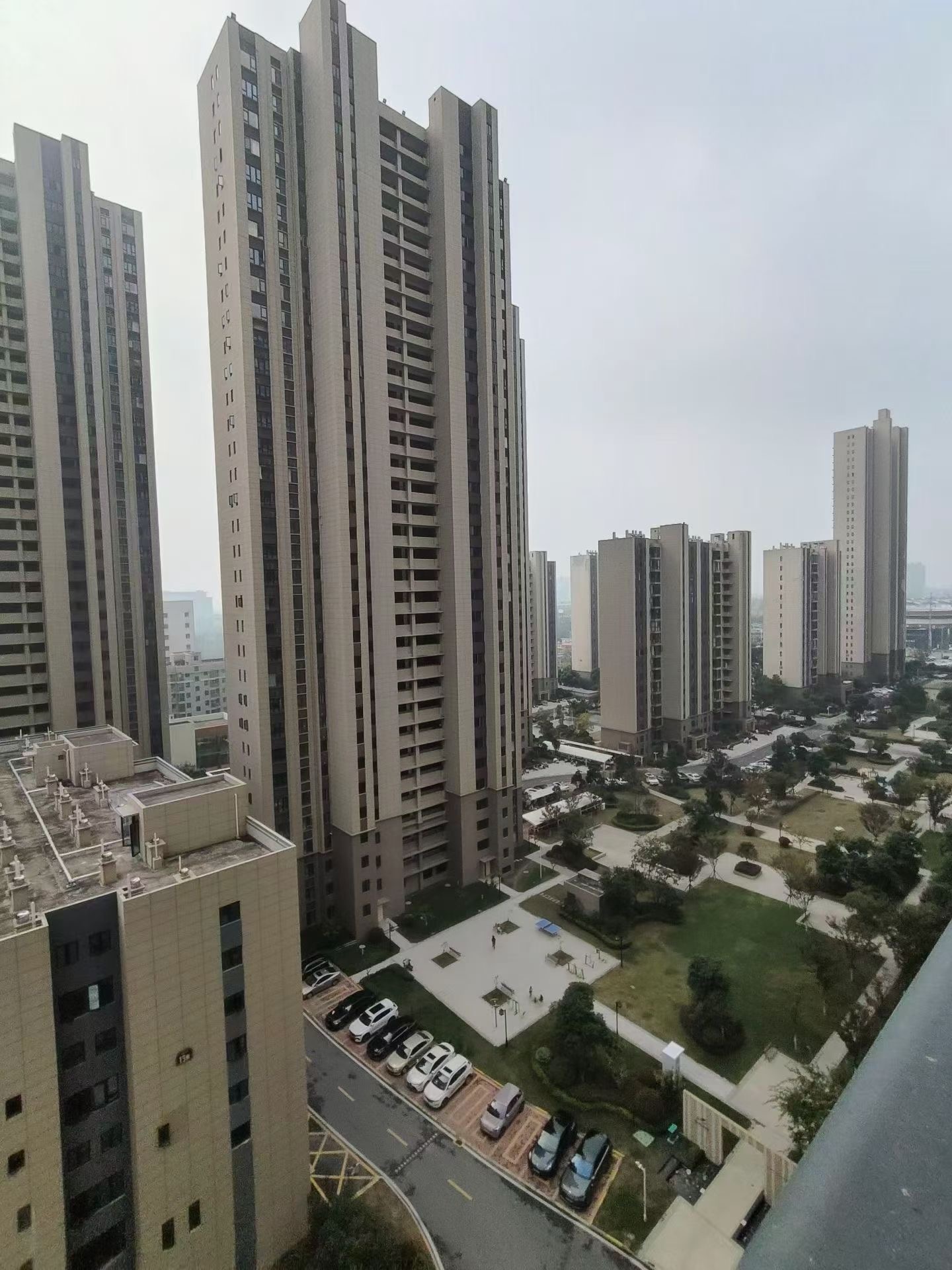 城南，仙桃碧桂园，精装4房2卫，单价5750业主自装，新装修，证满二