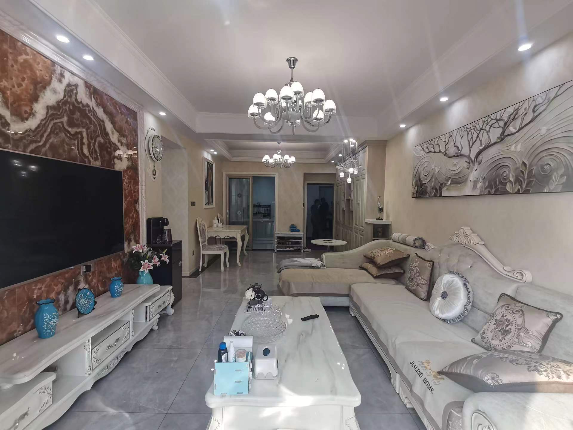 森林国际.精装三房.看房方便