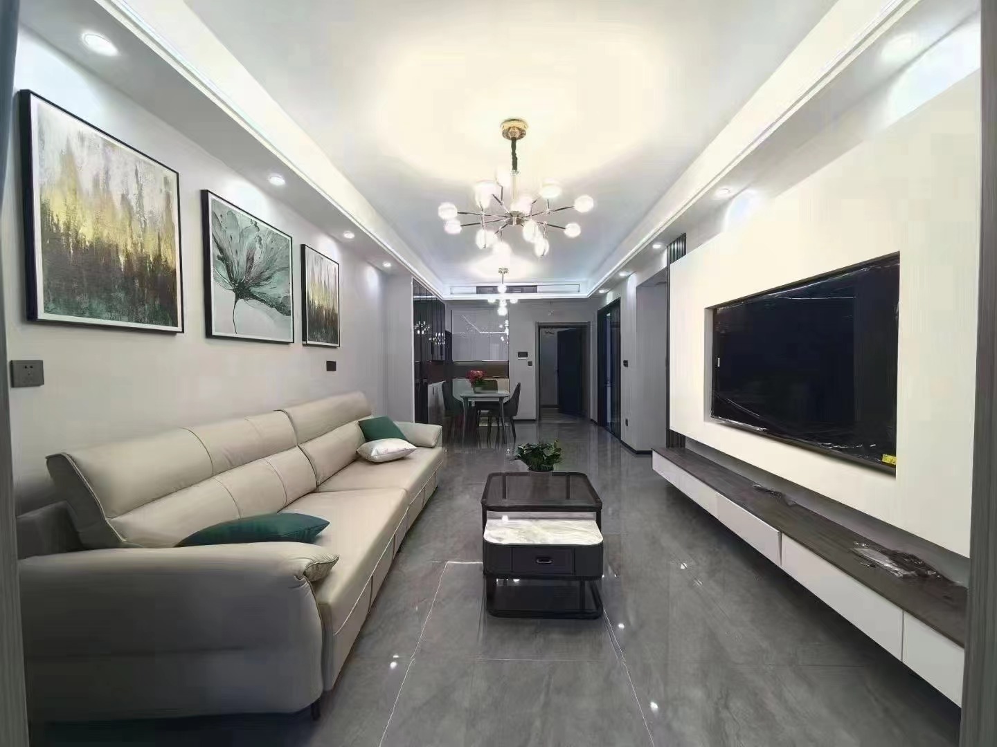 33，诚心出售， 森林国际翡冷翠 ， 全新精装三房， 采光视野很好，满二