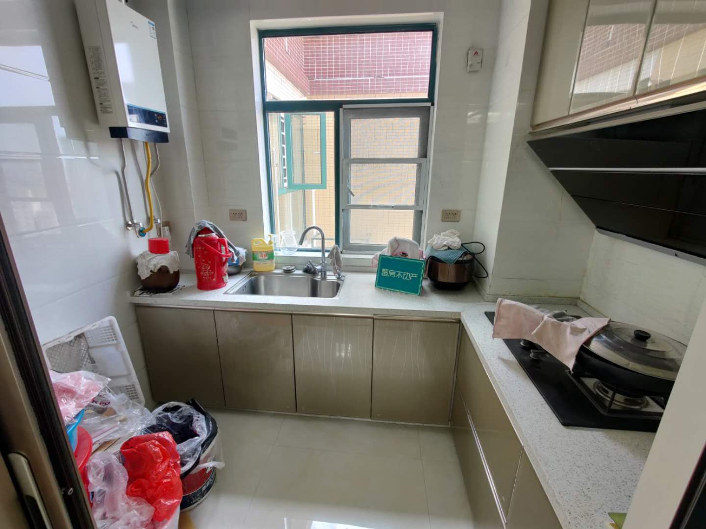 新街精装三房沔阳 新三中 房入住时间短看房方便