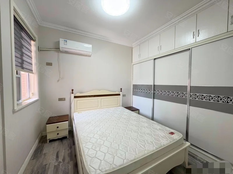 城南，新街旁，电梯17楼，精装两房，上元泰三中，成色新，视野开阔，无遮挡，