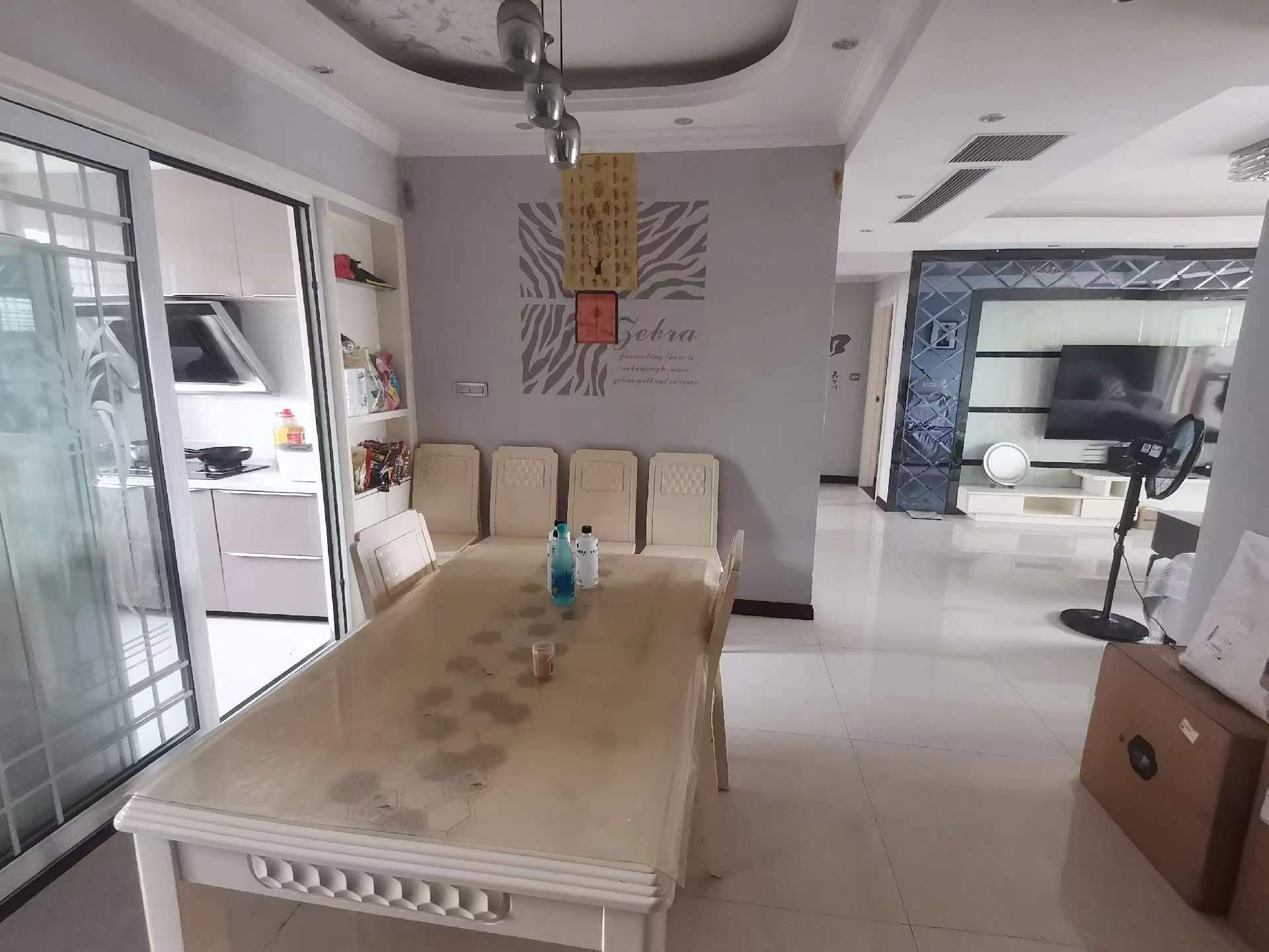 东城国际.精装三房.证件满二.看房方便