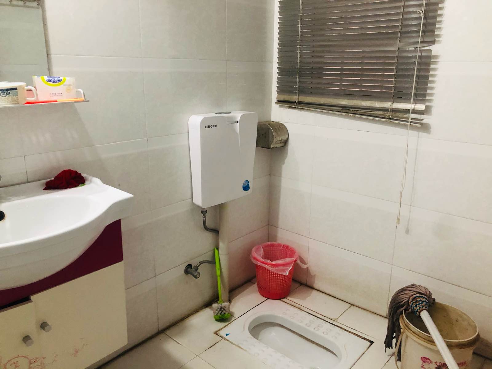 沃尔玛旁边华泰家园带装修，步梯好楼层，看房方便