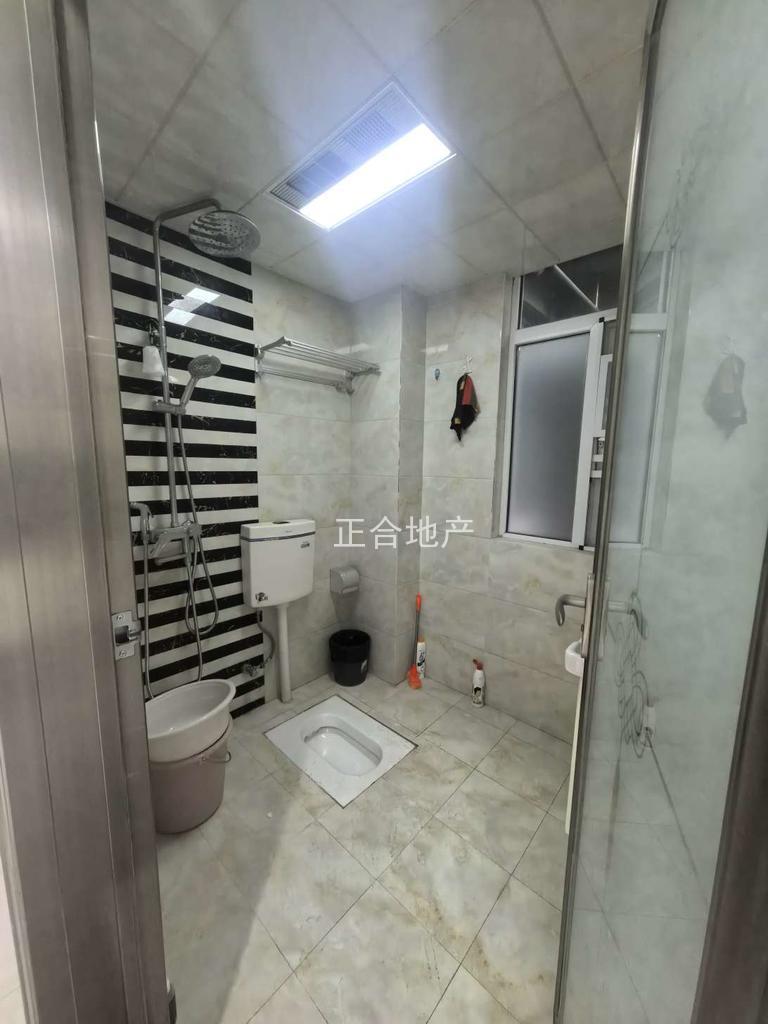 业主诚心出售，天诚缘，精装三房，成色新。拎包即可