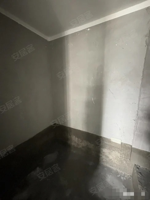 城南，降价了，吾悦华府现房，单价4700，经典小三房