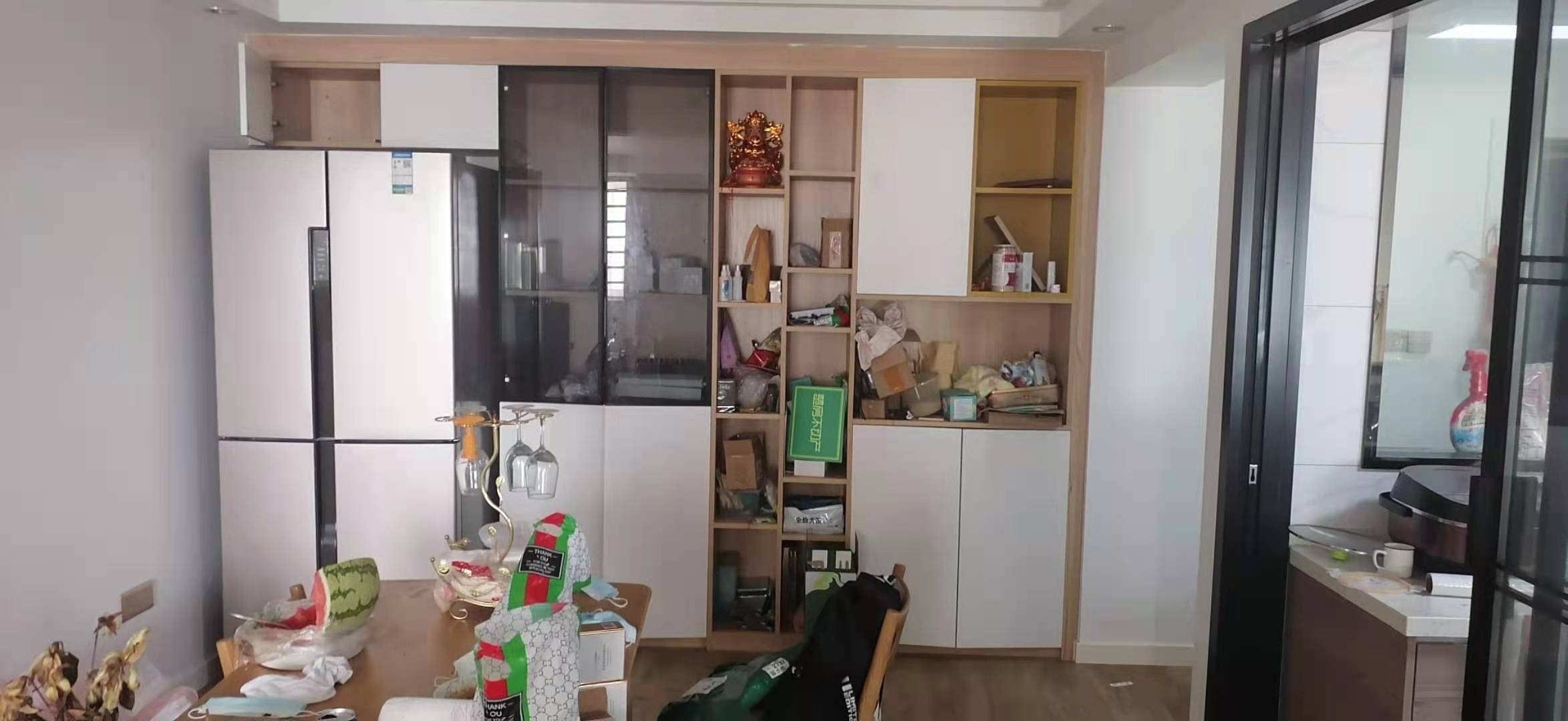 锦江国际精装电梯三房中高层诚心出售，看房方便