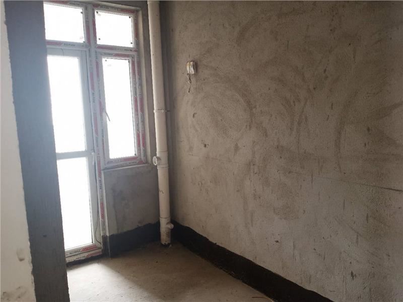 急售！城南福星城毛坯三房出售，电梯好楼层，看房方便！