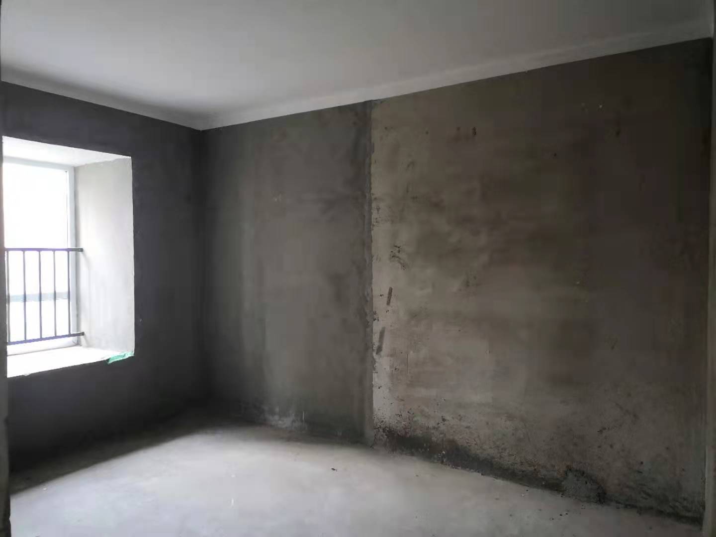 森林国际两面都临湖的湖景房毛坯三室两厅两卫看房方便