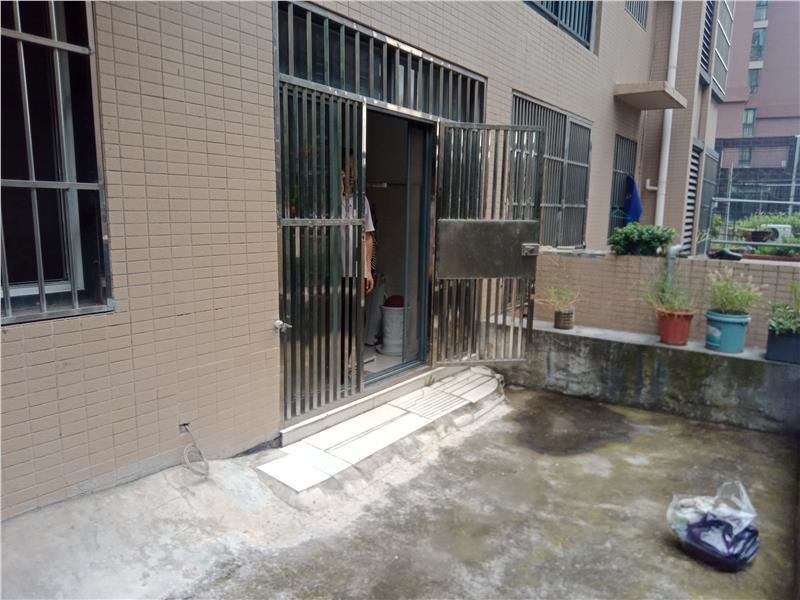 翰林公馆一中正对面，精装修三房，拎包入住，陪读自住，好的狠，看房方便