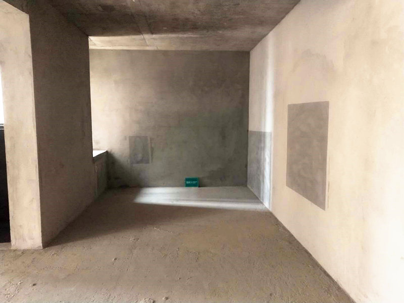 满庭春毛坯小三室