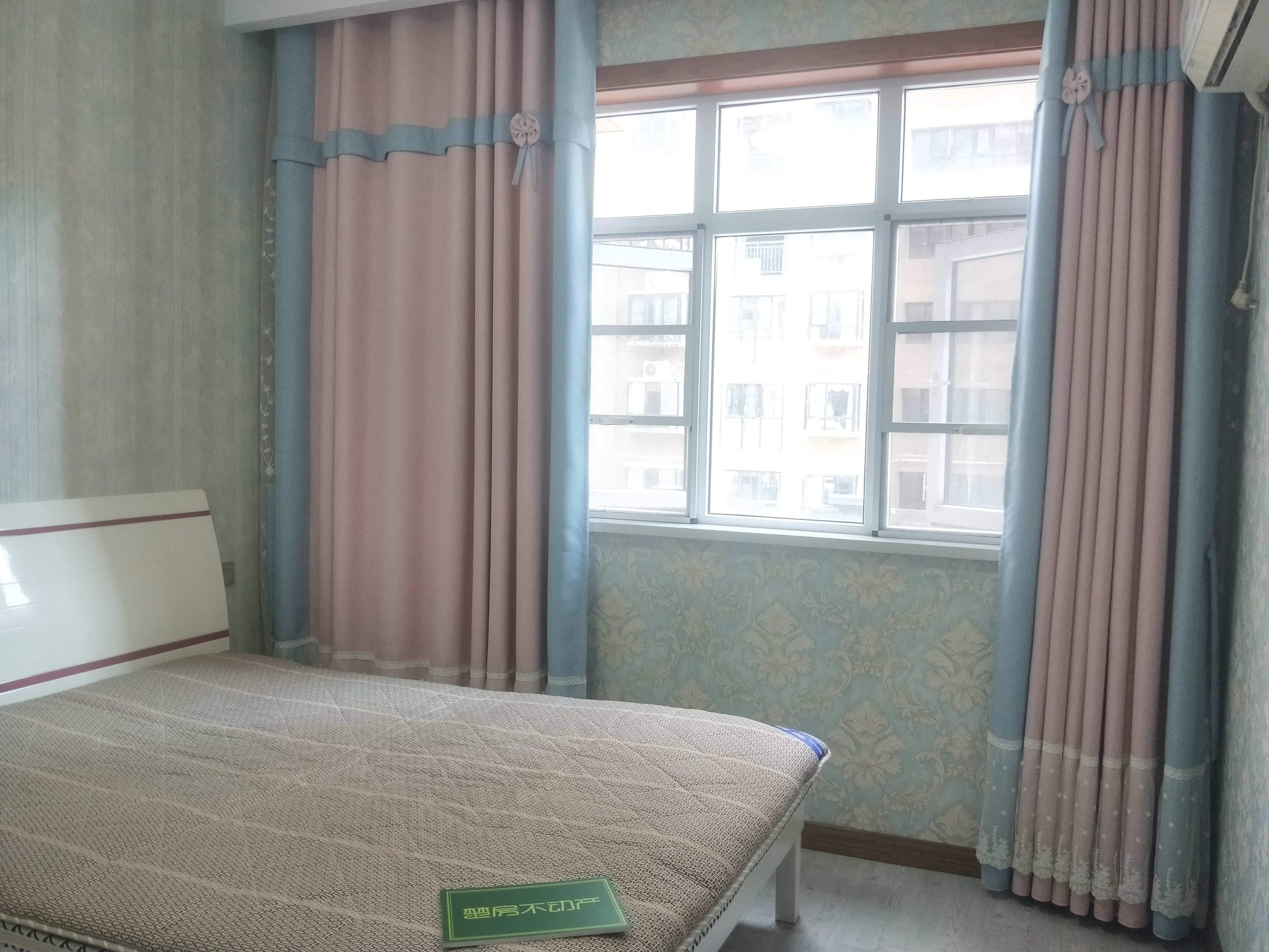 沔阳公馆精装三房，证件满二税费低，家里成色很新！