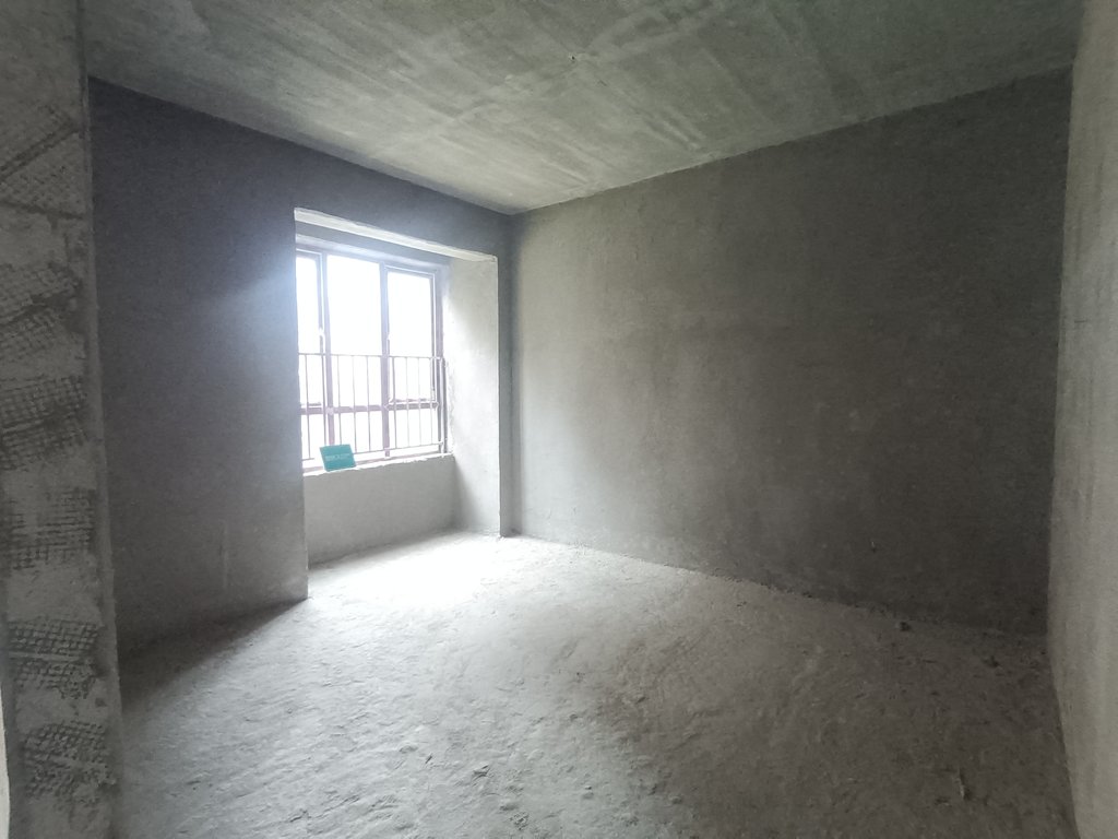 沔阳公馆毛坯四房南北通透户型方正看房方便诚心出售