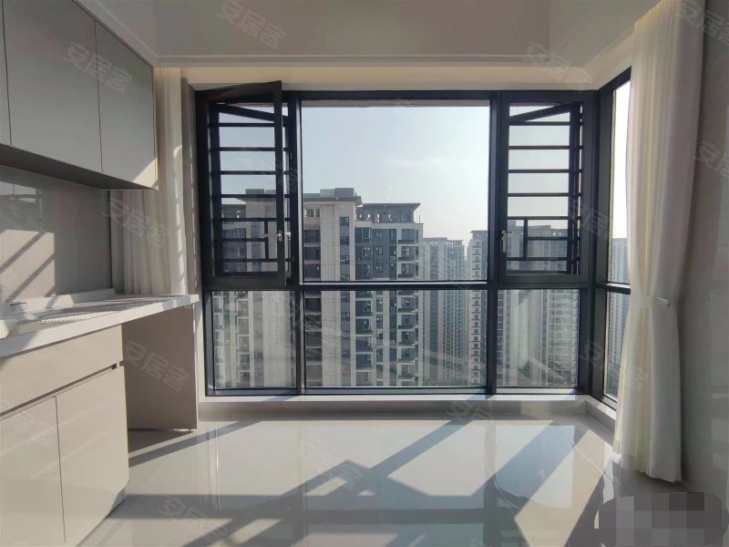 降价了，降价了，风和日丽，精装3房2卫，好楼层凤凰楼层，一天未住，新三中，送车位