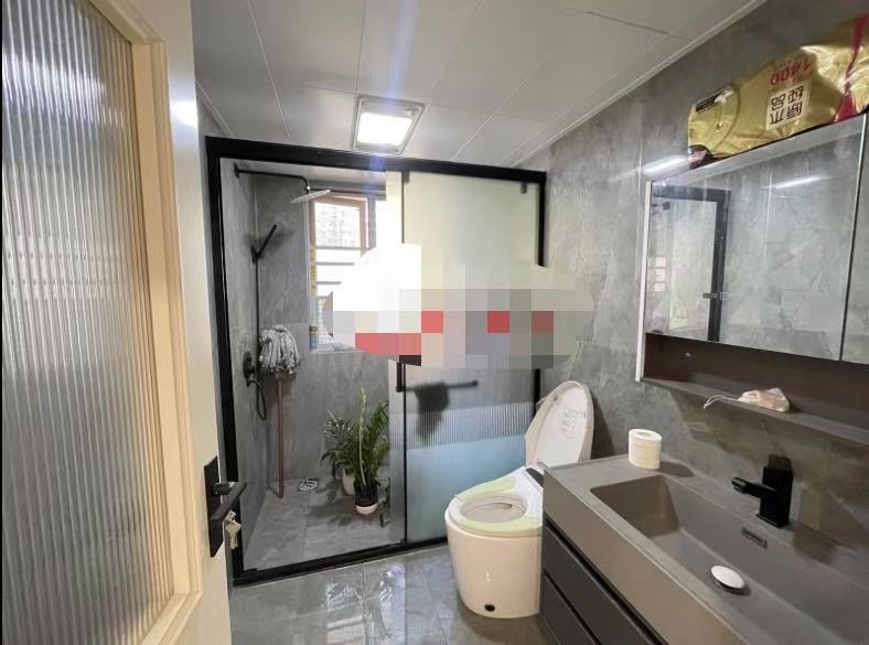 城南，领秀城，8楼边户，全新6300单价，精装三房，南北通透