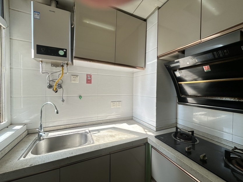 翰林公馆2室2厅1卫精装修家具家电齐全，拎包即住！