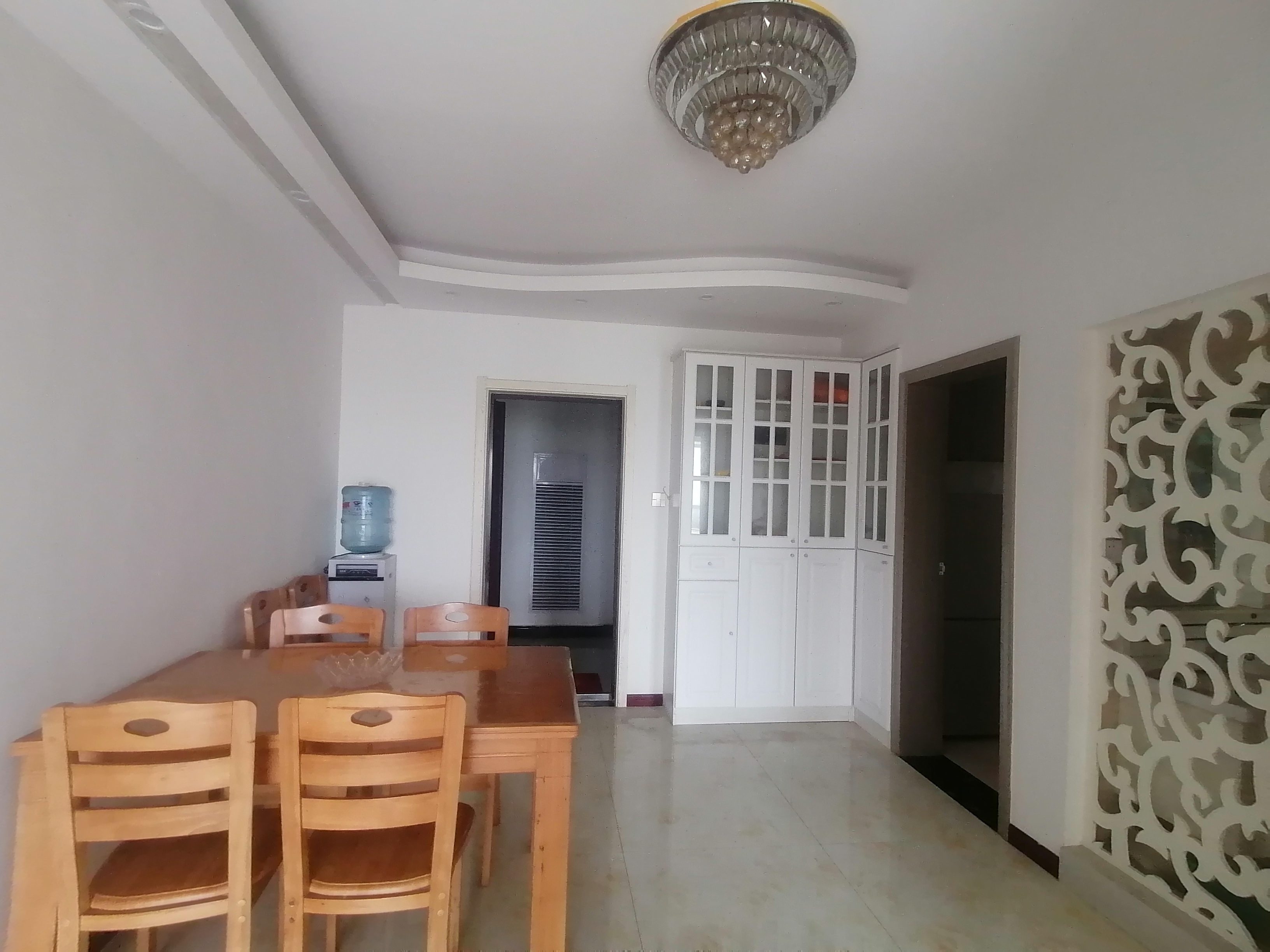 一中对面翰墨苑精装修直接楼层家具家电齐全拎包入住证满2年