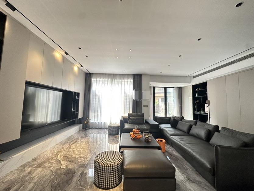 房东亏本出，祥生毫华别墅，全屋地暖，品牌装修，证满二