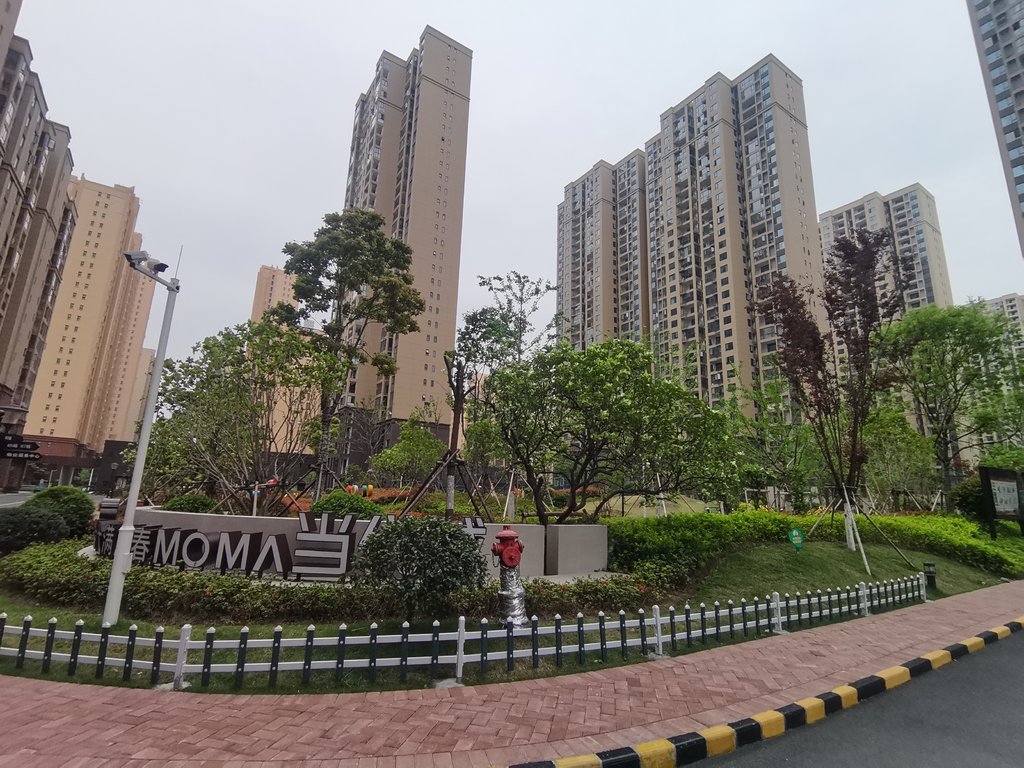 满庭春当代城毛坯三房南北通透户型方正看房方便房东诚意出售