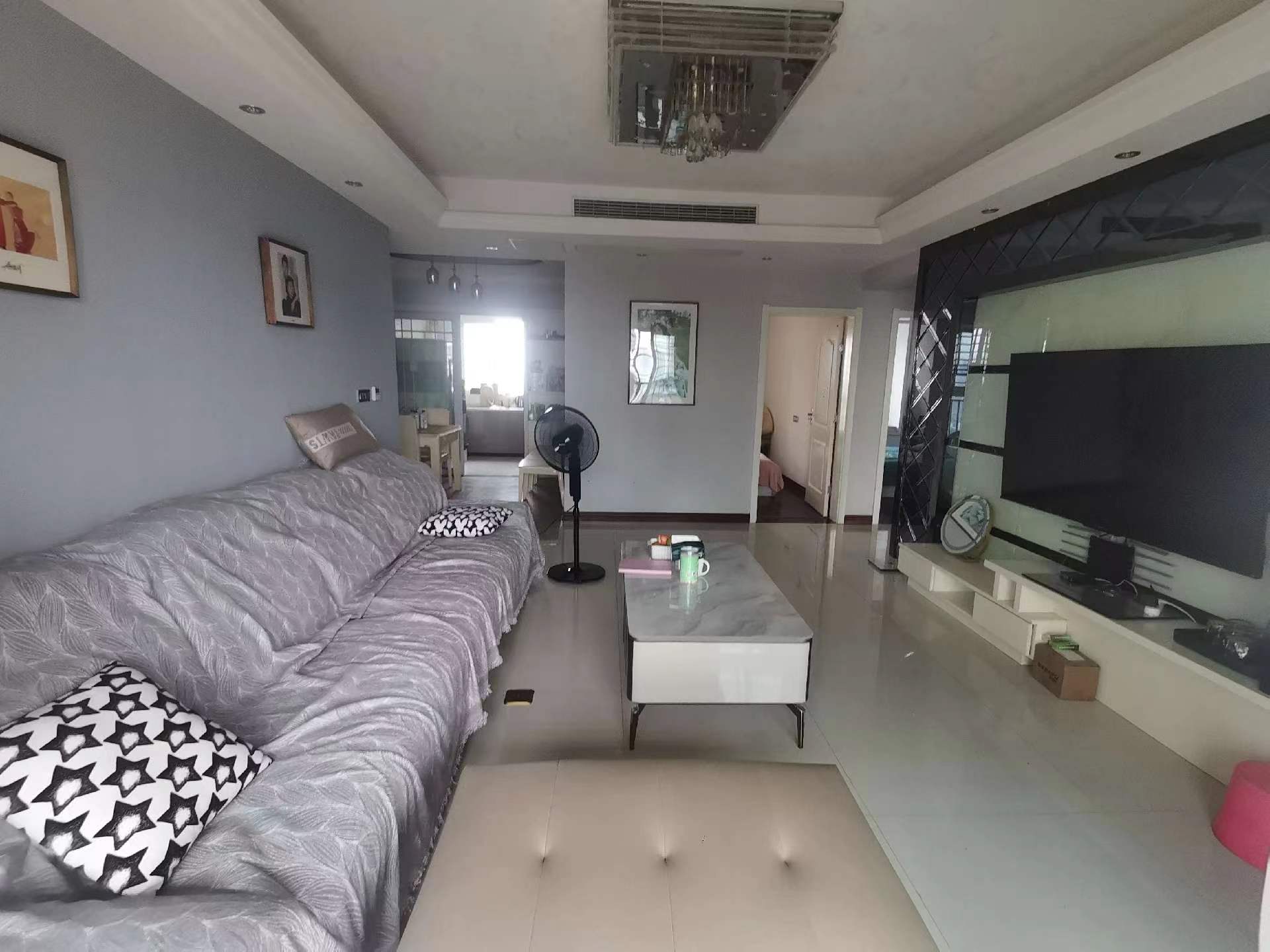 东城国际.精装三房.证件满二.看房方便