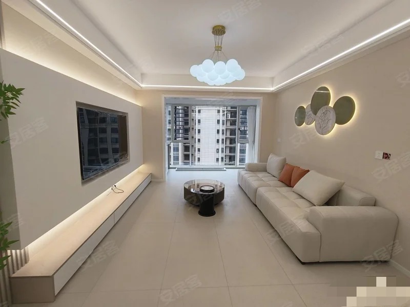 86，御湖世家 全新精装三房二卫，电梯好楼层 ，湖景房 ，送车位 ，证满二