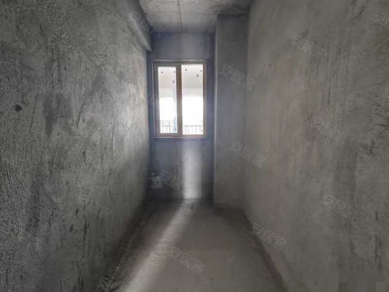 215，降价了。降价了，急售，朝阳丽景，比售楼部还便宜，单价5737，中间好楼层，毛坯两房，