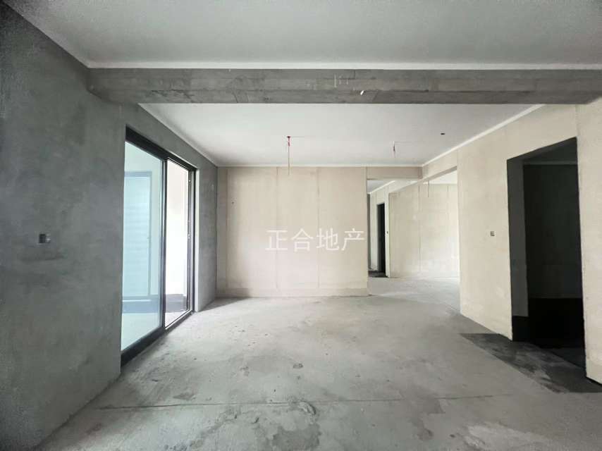 急售，城南，吾悦华府现房，毛坯大3房2卫，中间好楼层，带车位，