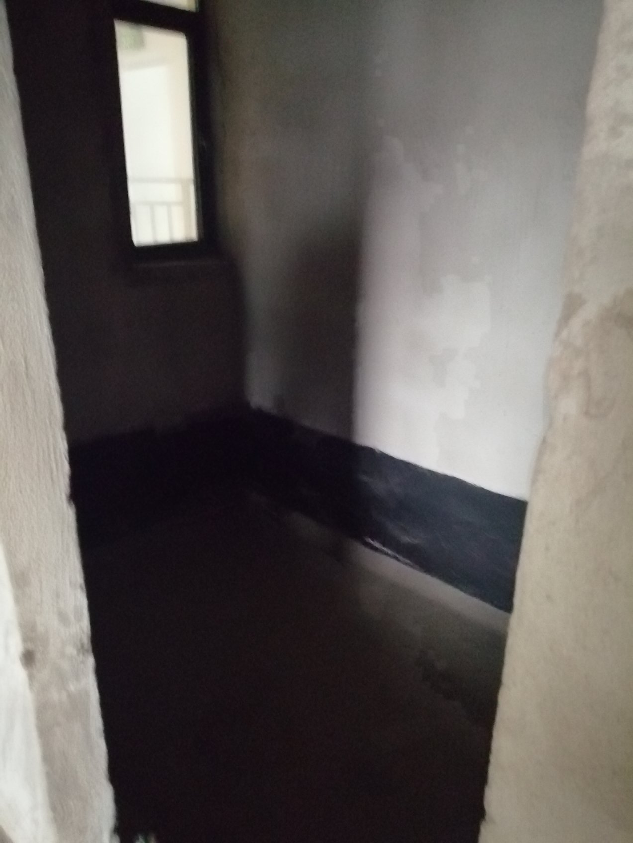 新城一号二期毛坯边户，南北通透，证满二