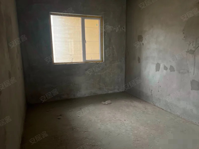 诚心出售，城南，蓝天新城边户，中间楼层，带车位，证件满二