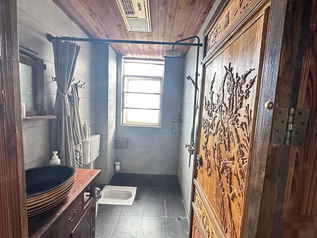 35，业主亏本出，全屋实木装修，单价4900，精装三房，懂的来