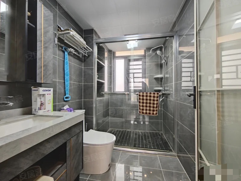 急售，沔阳清华园，精装三房，边户，全屋品牌家电家具，电梯中层，证满2，楼下就②中大门，基本未住​