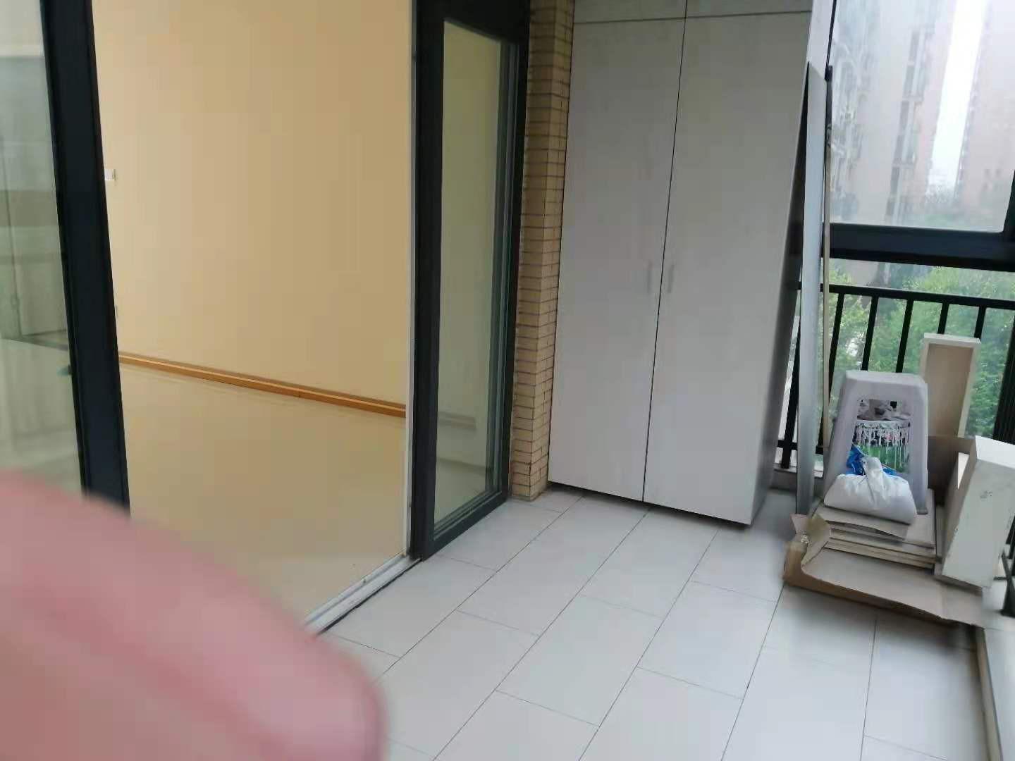 三丰鼎城地铁精装3室2厅2卫1阳台，交通便利，设施齐全