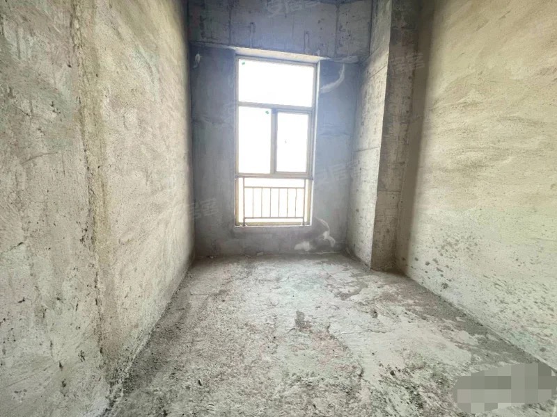 284，城南，吾悦旁，单价2900，电梯房，毛坯三房，中间好楼层，证件齐全，33万