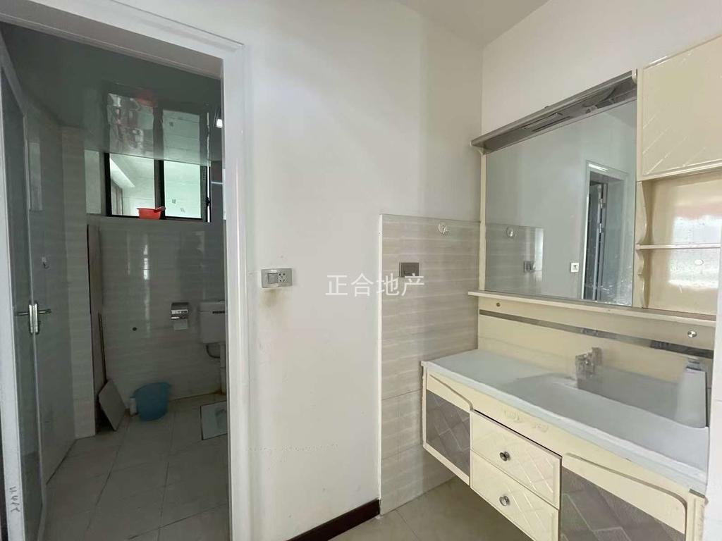 业主诚信出售，城南，福星城，精装三房，电梯好楼层，单价4400，证满二