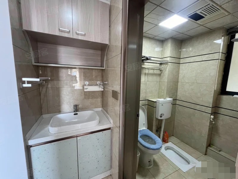 367，城南，森林国际，湖景房，精装3房，带车位58万，拎包入住，证满二