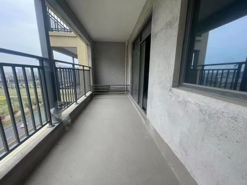 18，房东亏本出售，新城名都，总楼层12楼，9楼，6000一平，捡漏