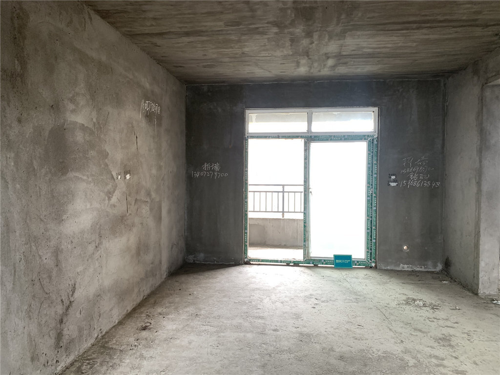 元泰未来城毛坯大三房三中旁边送入户花园采光视野好房东诚心出售看房方便