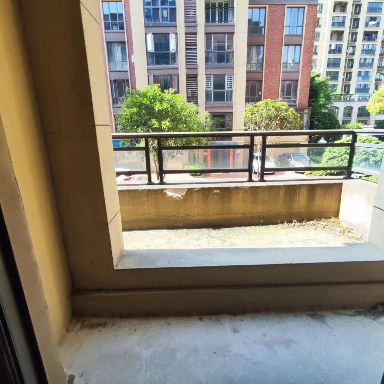 绿地香格里拉.毛坯复式带院子.带20平车库.看房方便